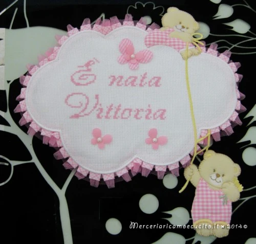 Fiocco nascita nuvola rosa “E’ nata Vittoria”