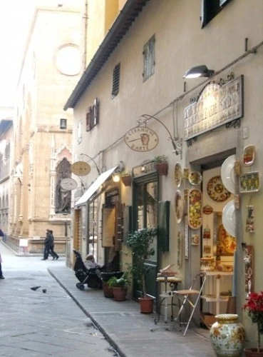Negozi di ceramica artistica in Firenze : (Campi Bisenzio)