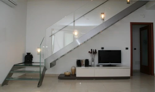 Scala con gradini in vetro e acciaio inox : (este) Scala con parapetto in vetro